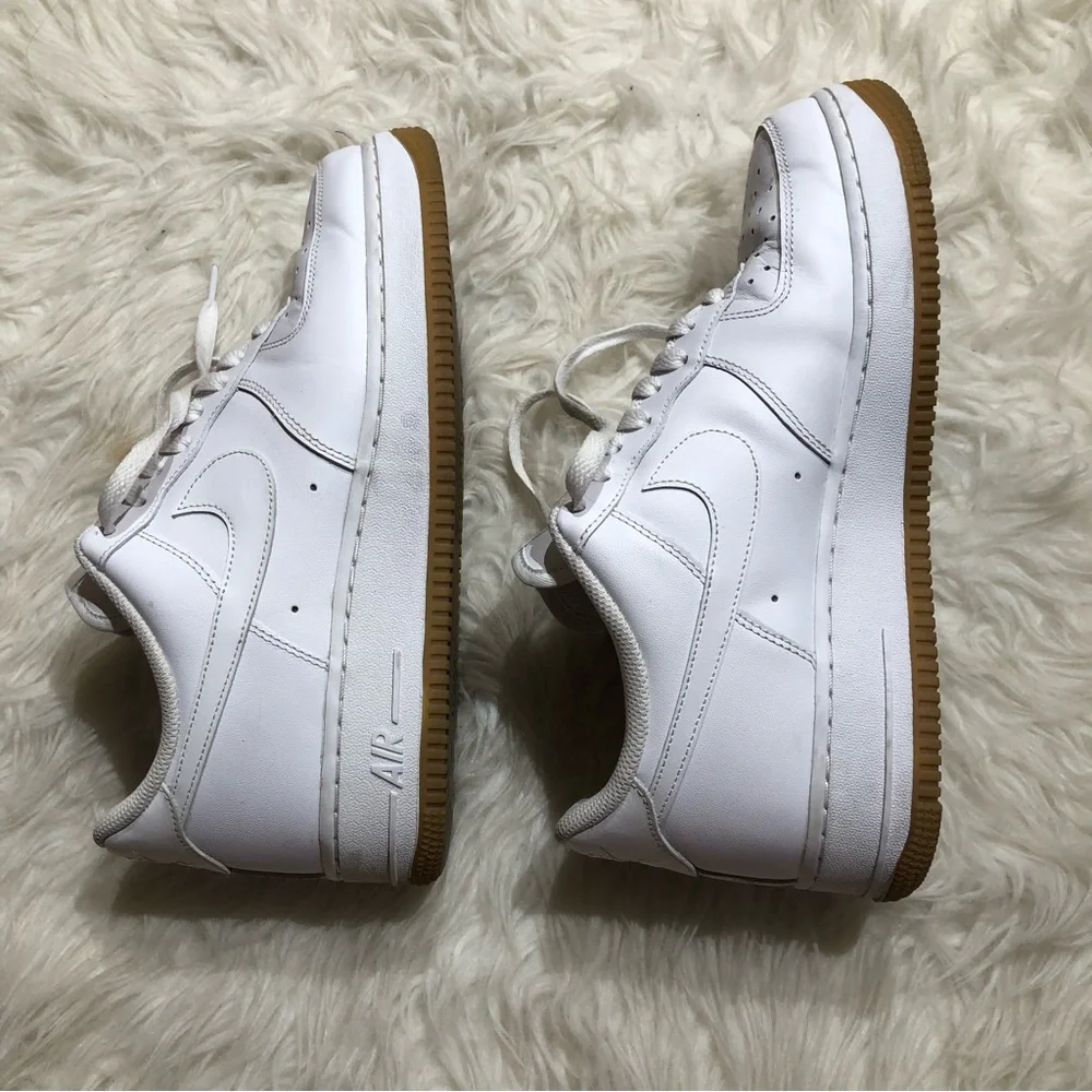 Nike Air Force 1 White AF1 gum bottom Size 9.5 Men’s sneakers skateboard casual